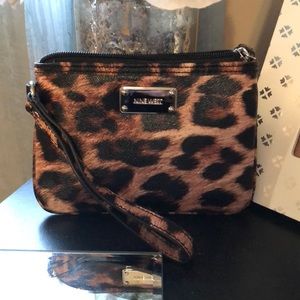 Nine West wristlet - NEW without tags